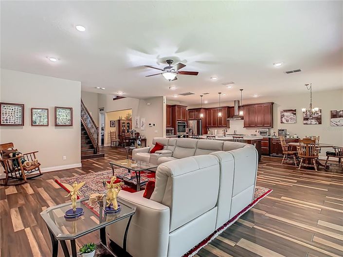 Image No.9-6 Bed Property for sale