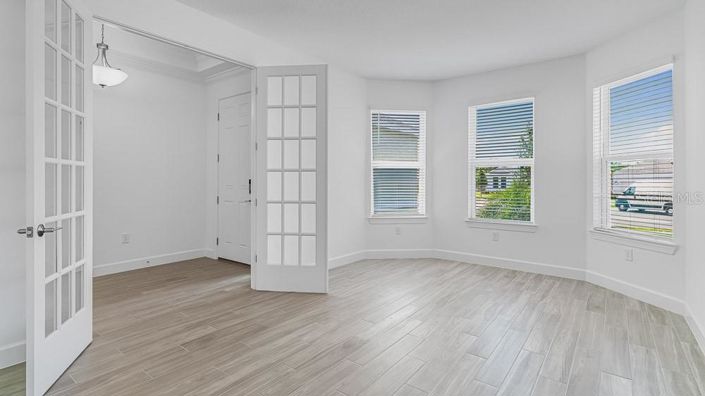 Image No.25-2 Bed Property for sale