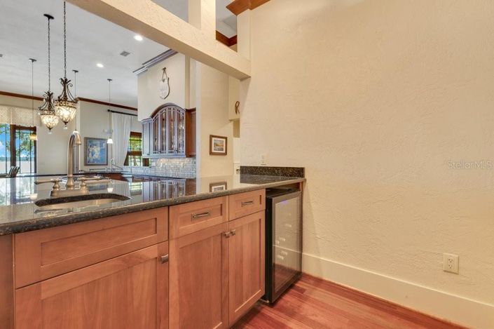 Image No.24-4 Bed Property for sale