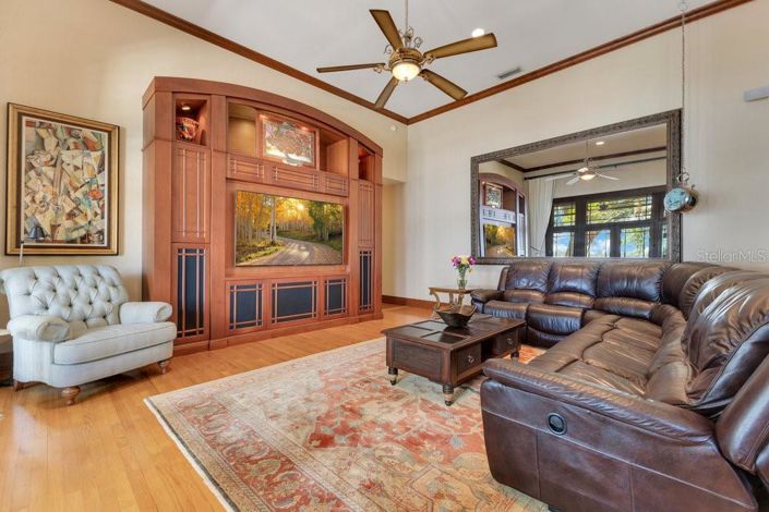 Image No.28-4 Bed Property for sale