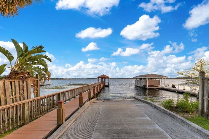 Image No.98-4 Bed Property for sale