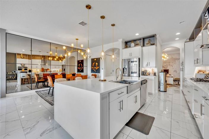 Image No.14-5 Bed Property for sale