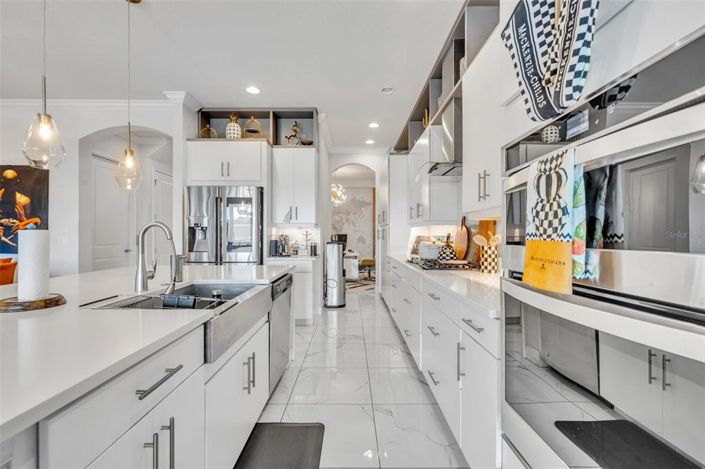 Image No.17-5 Bed Property for sale