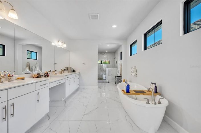 Image No.36-4 Bed Property for sale