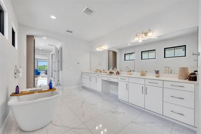 Image No.37-5 Bed Property for sale