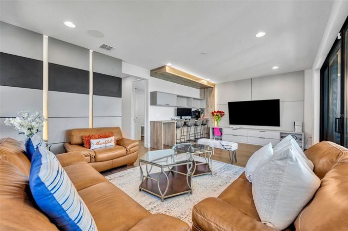 Image No.43-5 Bed Property for sale