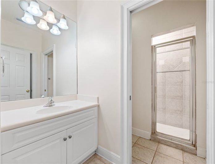 Image No.17-5 Bed Property for sale