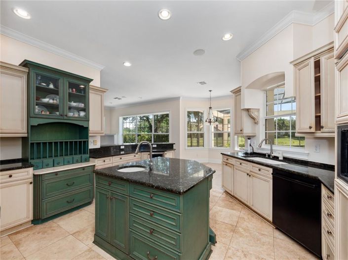 Image No.7-5 Bed Property for sale