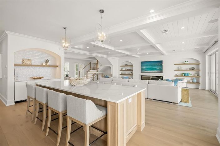 Image No.10-5 Bed Property for sale