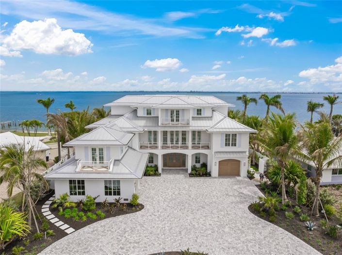 Image No.2-5 Bed Property for sale