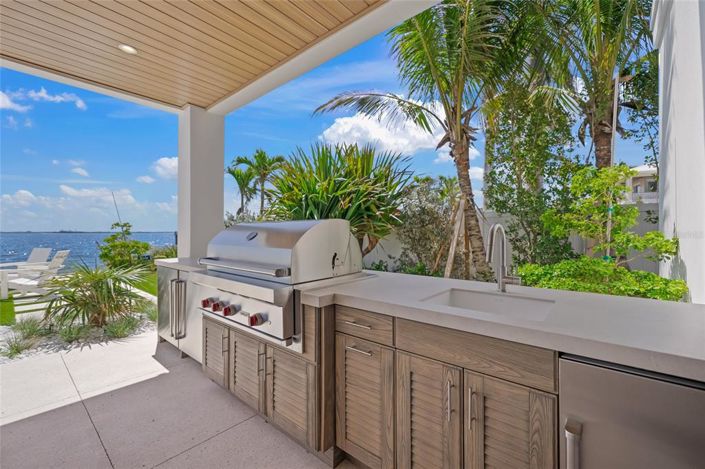 Image No.40-5 Bed Property for sale