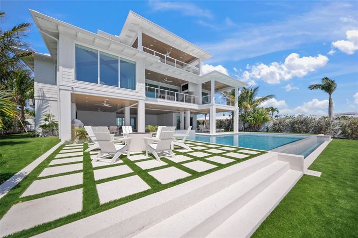 Image No.44-5 Bed Property for sale