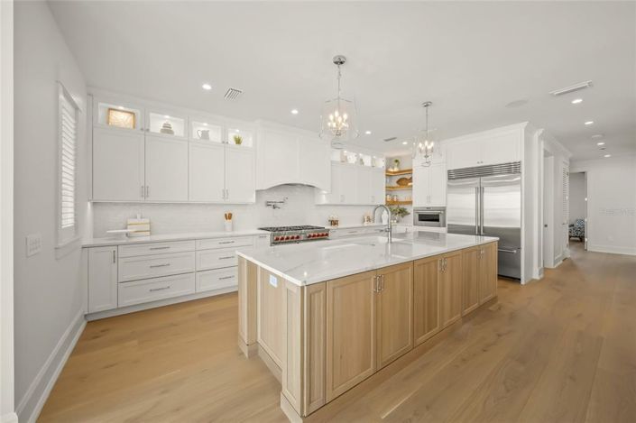 Image No.8-5 Bed Property for sale