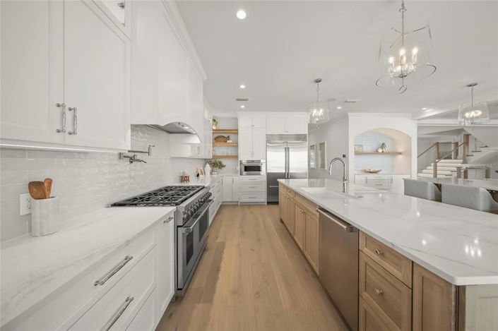 Image No.9-5 Bed Property for sale