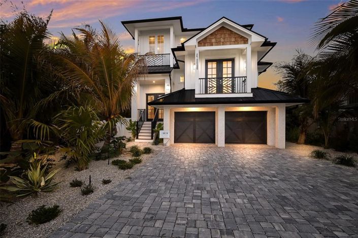 Image No.1-6 Bed Property for sale