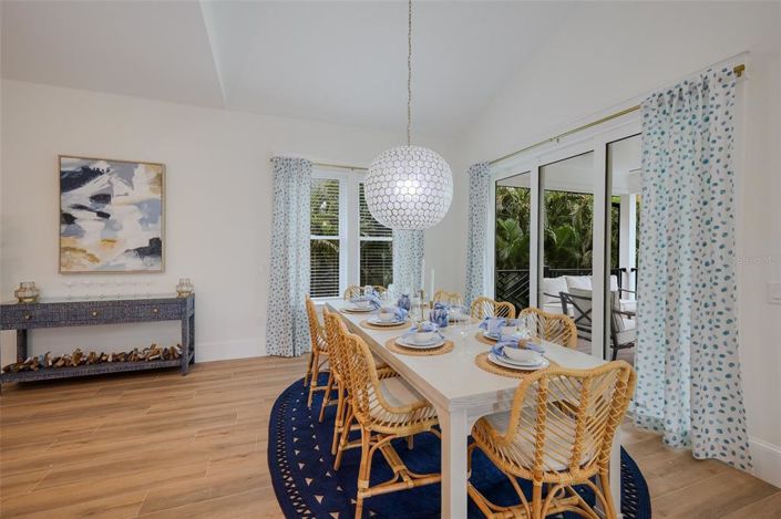 Image No.10-6 Bed Property for sale