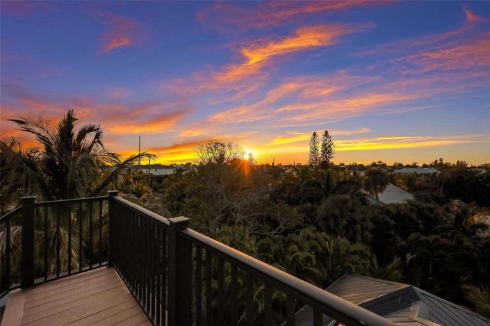 Image No.18-6 Bed Property for sale