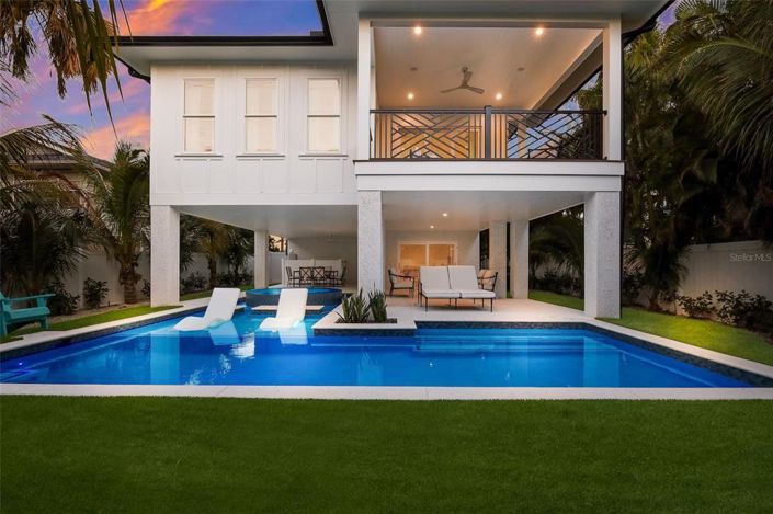 Image No.2-6 Bed Property for sale