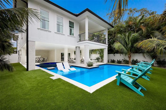 Image No.24-6 Bed Property for sale