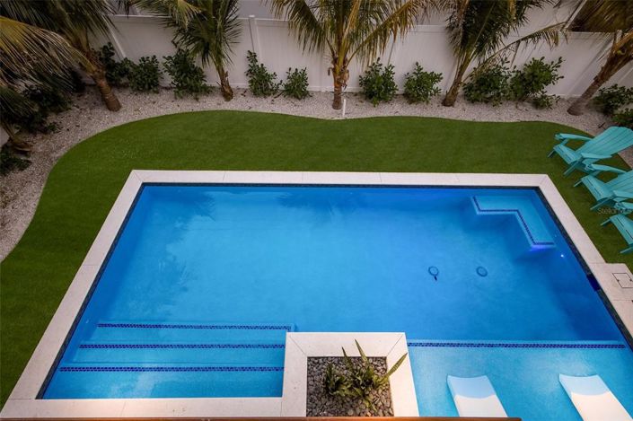 Image No.25-6 Bed Property for sale