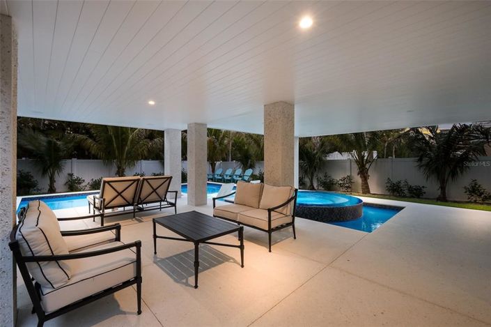 Image No.27-6 Bed Property for sale