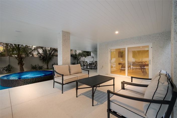 Image No.28-6 Bed Property for sale