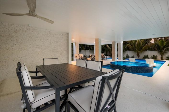 Image No.33-6 Bed Property for sale