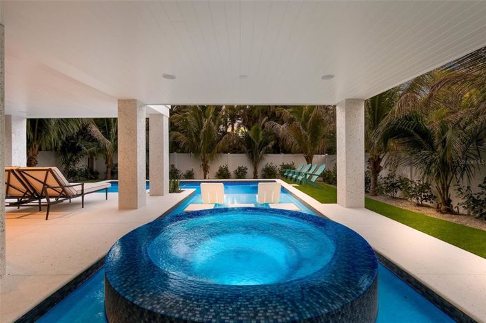 Image No.35-6 Bed Property for sale