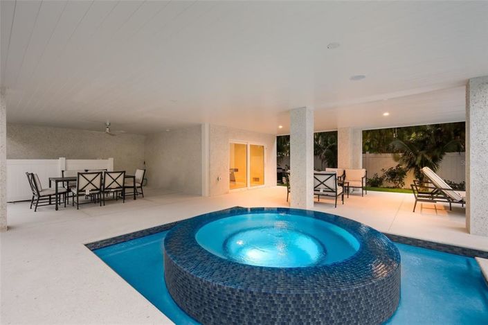 Image No.36-6 Bed Property for sale