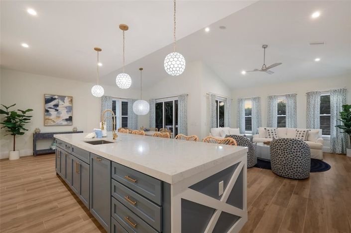 Image No.5-6 Bed Property for sale