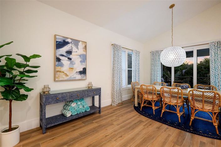 Image No.8-6 Bed Property for sale