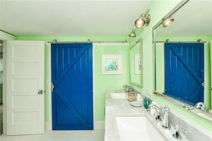 Image No.16-4 Bed Property for sale