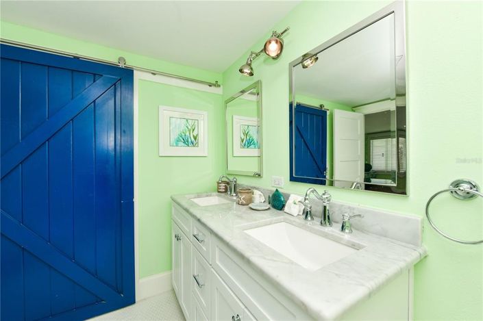 Image No.17-4 Bed Property for sale