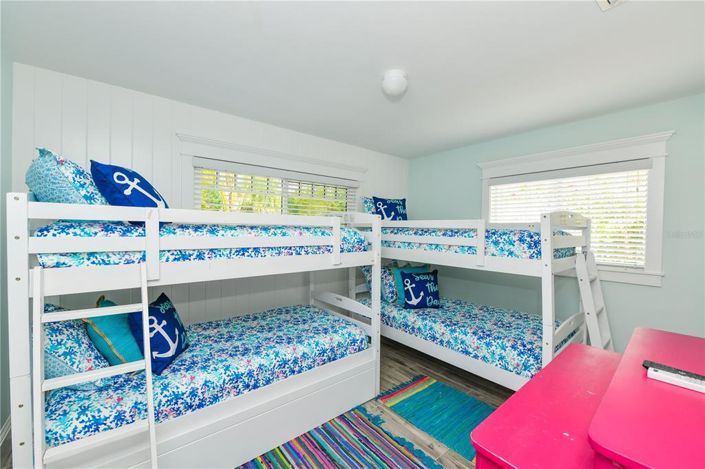 Image No.4-4 Bed Property for sale