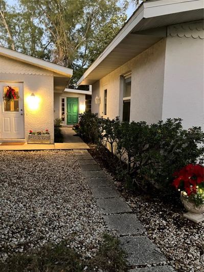 Image No.40-3 Bed Property for sale