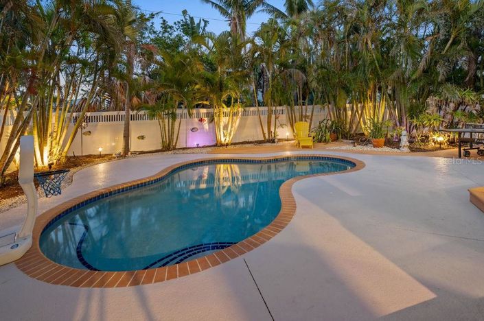 Image No.4-4 Bed Property for sale