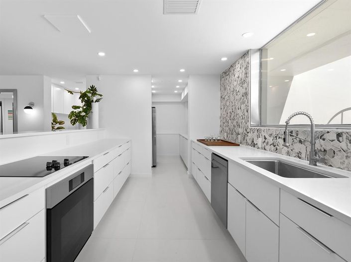 Image No.26-4 Bed Property for sale