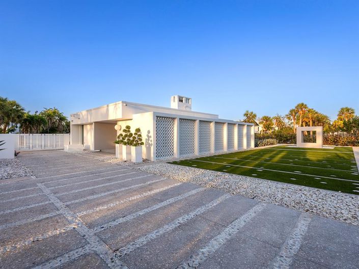 Image No.4-4 Bed Property for sale