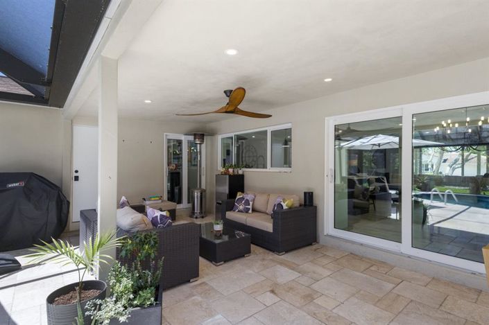 Image No.20-4 Bed Property for sale