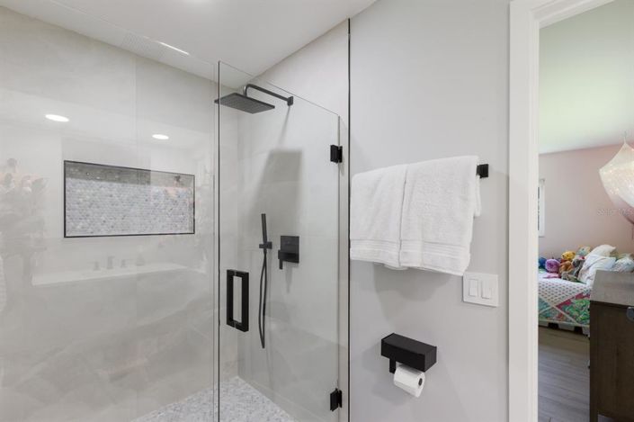 Image No.32-4 Bed Property for sale