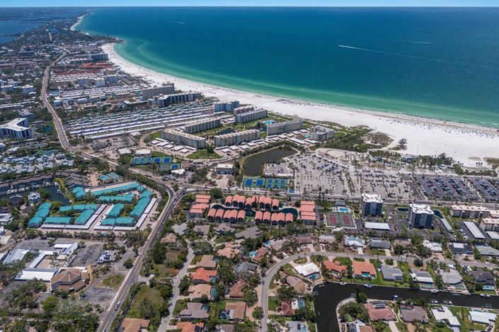 Image No.4-4 Bed Property for sale