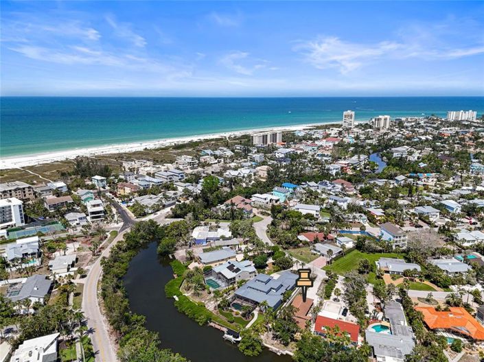 Image No.10-2 Bed Property for sale