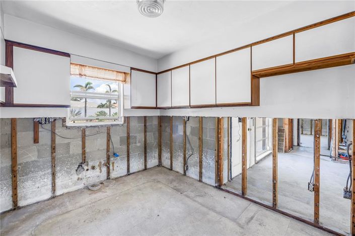 Image No.17-3 Bed Property for sale