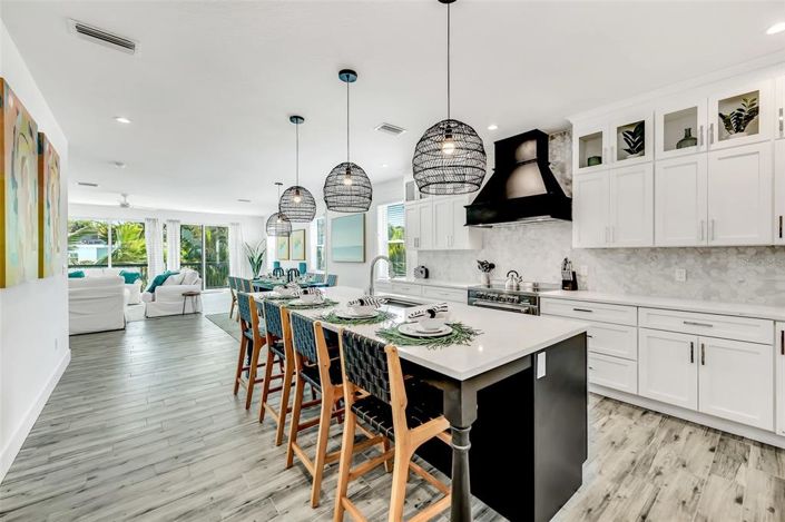 Image No.11-7 Bed Property for sale