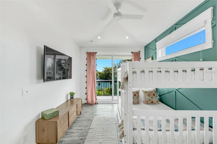 Image No.23-7 Bed Property for sale