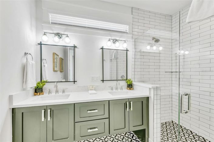 Image No.30-7 Bed Property for sale