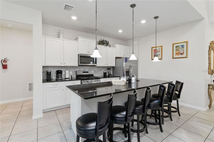 Image No.10-7 Bed Property for sale