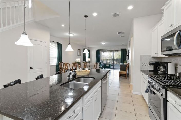 Image No.12-7 Bed Property for sale