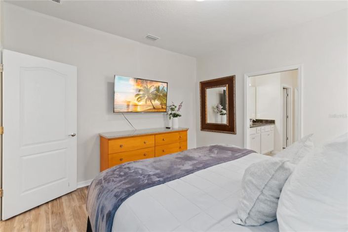 Image No.14-7 Bed Property for sale