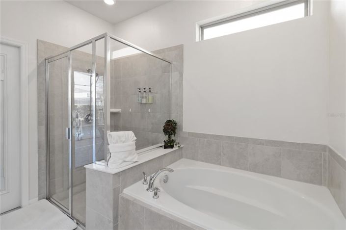 Image No.17-7 Bed Property for sale